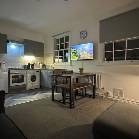 Apartamento Flat In The Heart Of Camden Town Londres Exterior foto