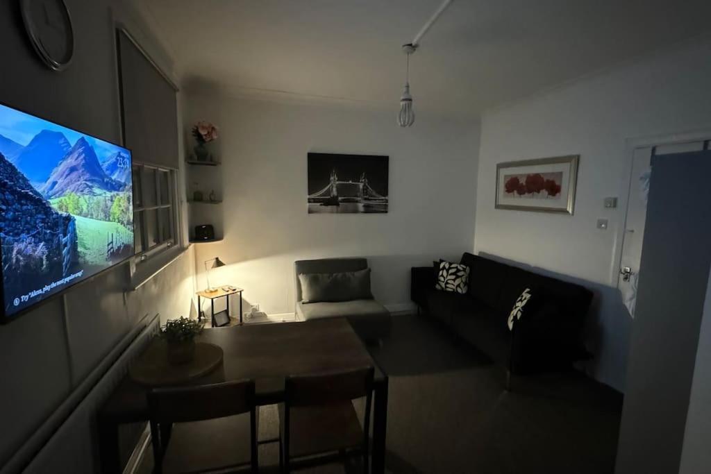 Apartamento Flat In The Heart Of Camden Town Londres Exterior foto